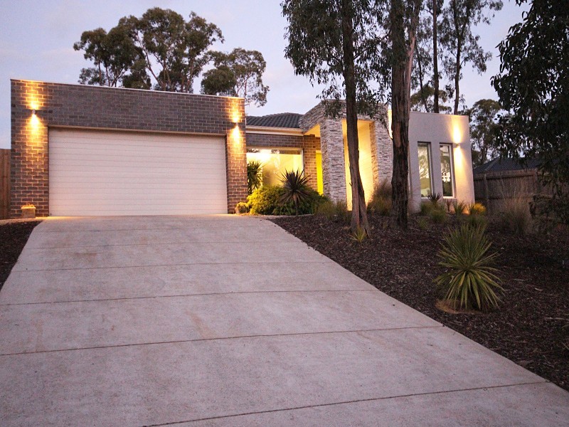 20 Zoe Drive, Mount Helen VIC 3350