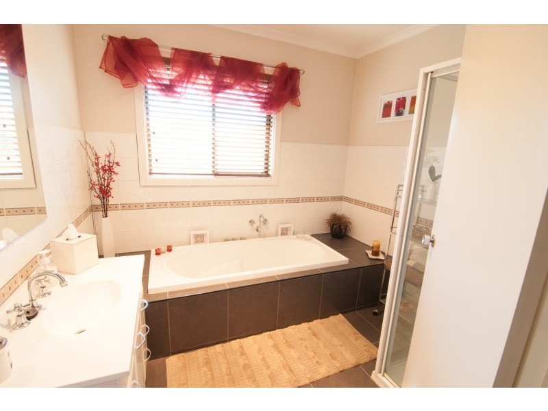 37 Howe Street, Miners Rest VIC 3352