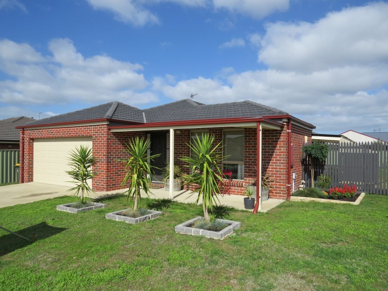 8 Rimmington Drive, Sebastopol VIC 3356