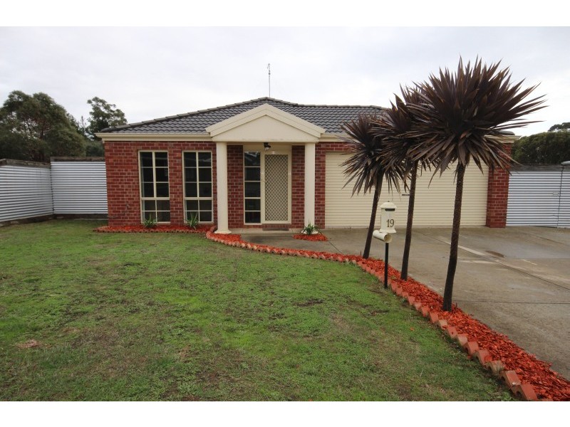 19 Elizabeth Road, Creswick VIC 3363