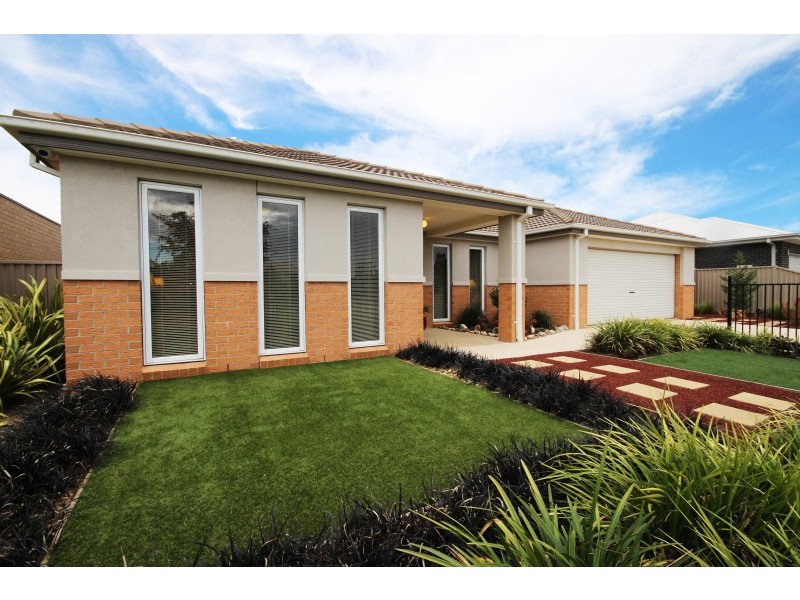 4 Chase Boulevard, Alfredton VIC 3350