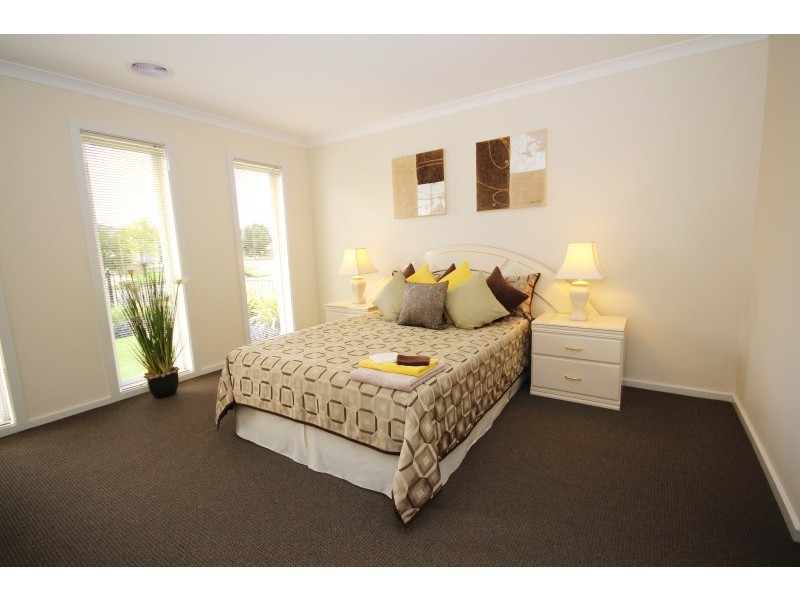 4 Chase Boulevard, Alfredton VIC 3350