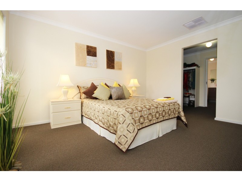 4 Chase Boulevard, Alfredton VIC 3350