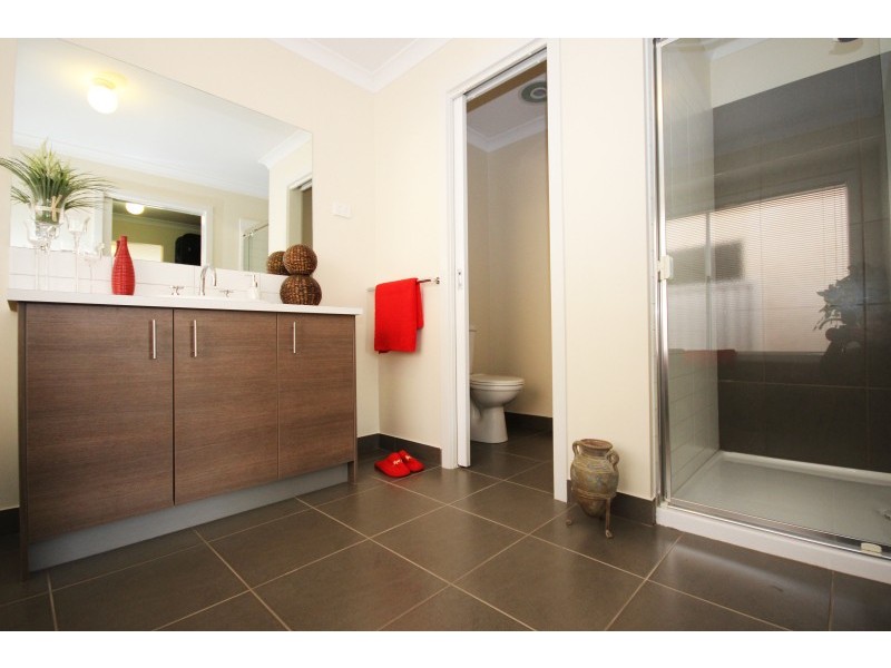 4 Chase Boulevard, Alfredton VIC 3350