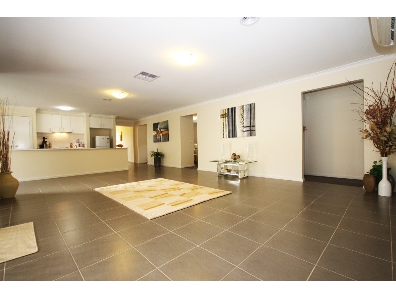 4 Chase Boulevard, Alfredton VIC 3350