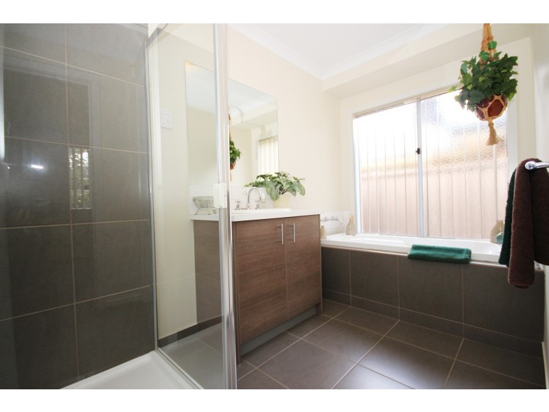 4 Chase Boulevard, Alfredton VIC 3350