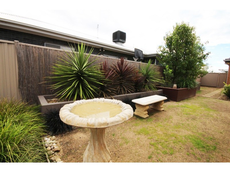 4 Chase Boulevard, Alfredton VIC 3350