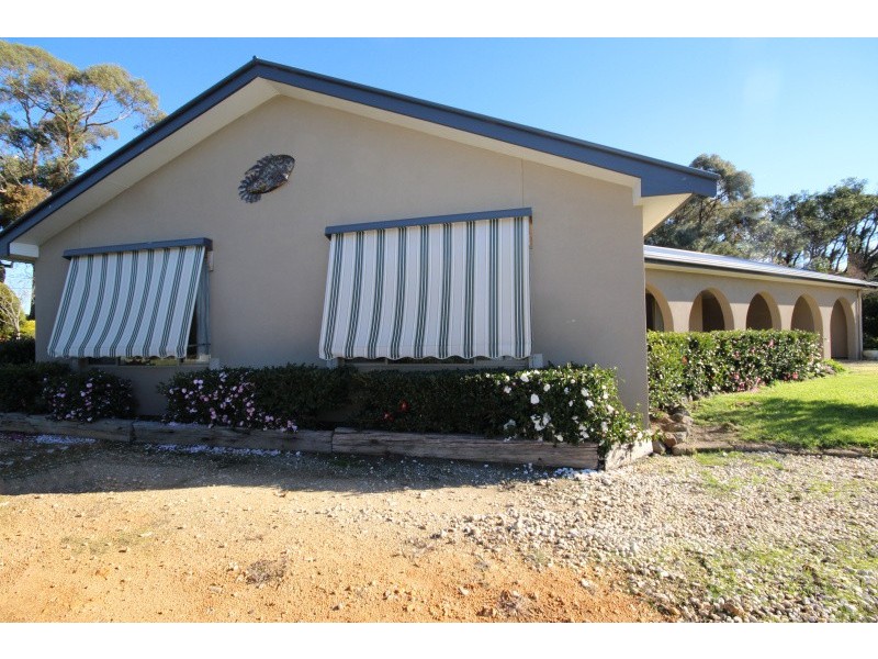 786 Brays Road, Ross Creek VIC 3351