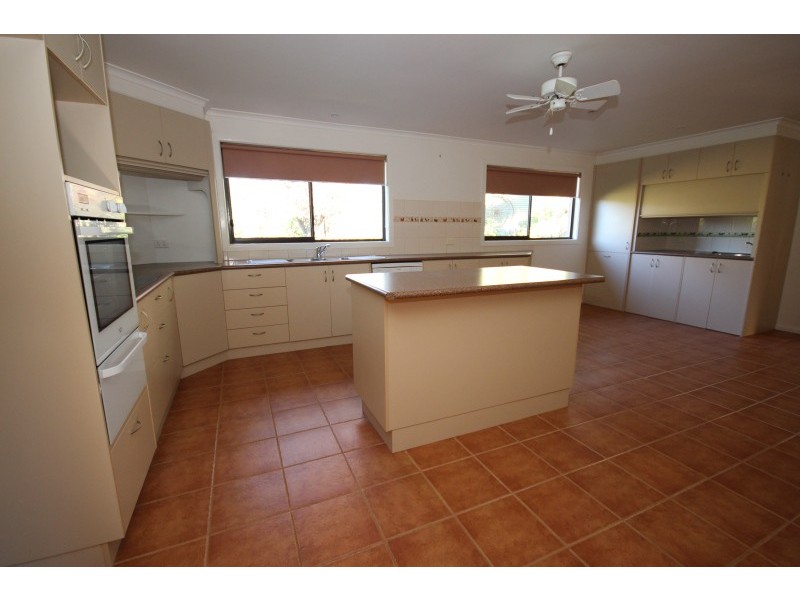 786 Brays Road, Ross Creek VIC 3351