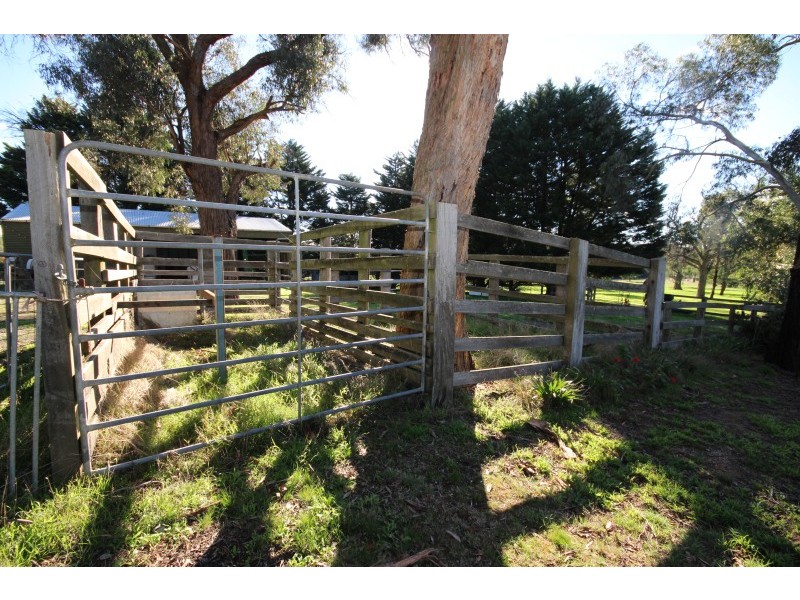 786 Brays Road, Ross Creek VIC 3351