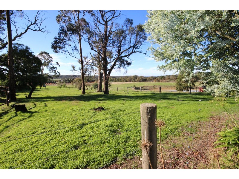 786 Brays Road, Ross Creek VIC 3351