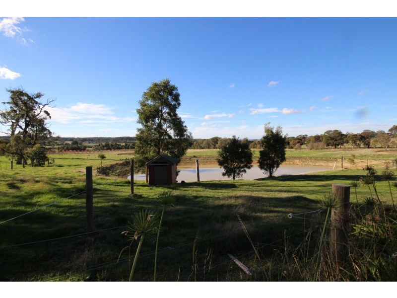 786 Brays Road, Ross Creek VIC 3351