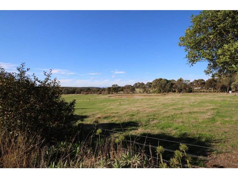 786 Brays Road, Ross Creek VIC 3351