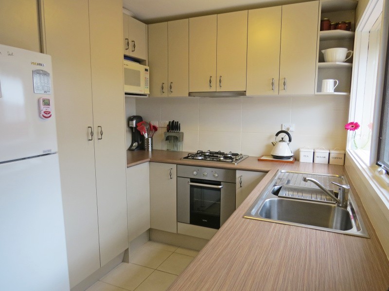 2/106 Burnbank Street, Lake Wendouree VIC 3350