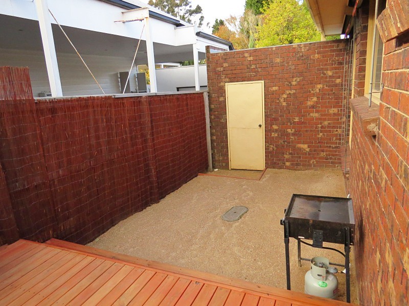 2/106 Burnbank Street, Lake Wendouree VIC 3350