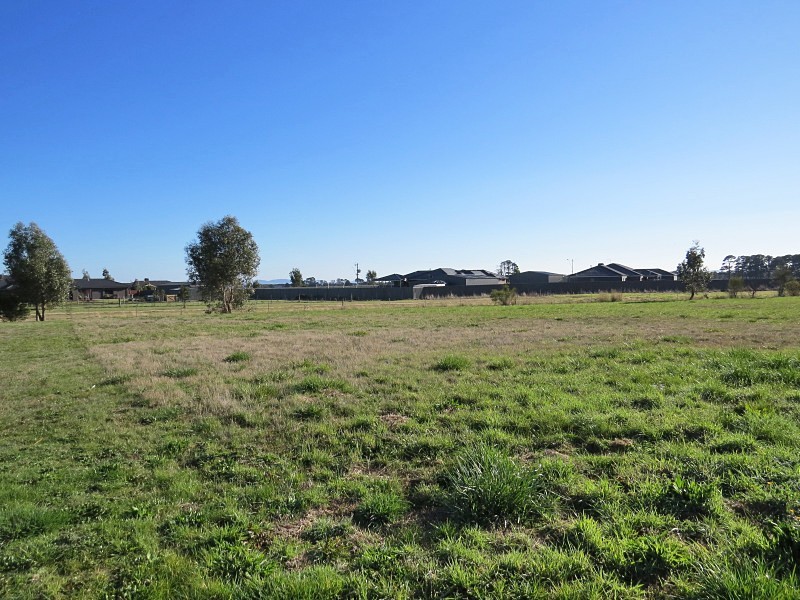 76 Ibis Gardens Court, Cardigan VIC 3352