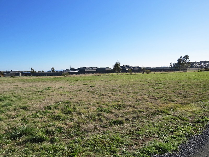 76 Ibis Gardens Court, Cardigan VIC 3352