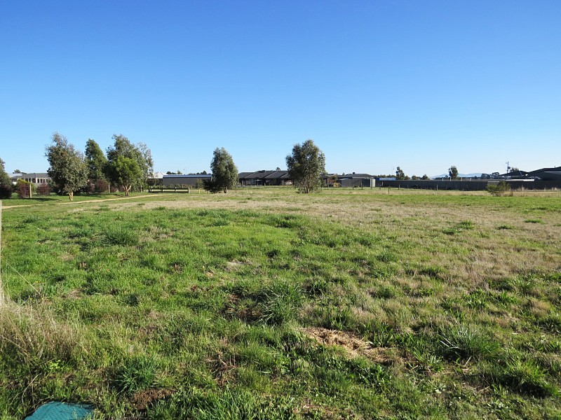 76 Ibis Gardens Court, Cardigan VIC 3352