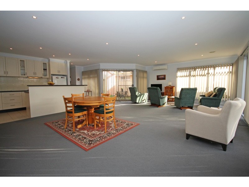 Unit 4, 2A Kelvin Avenue, Sebastopol VIC 3356