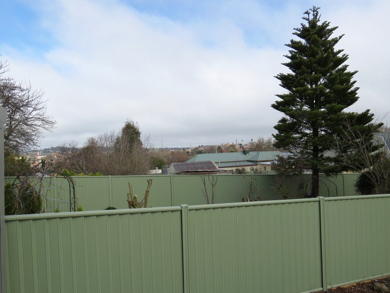 412 Peel Street North, Black Hill VIC 3350