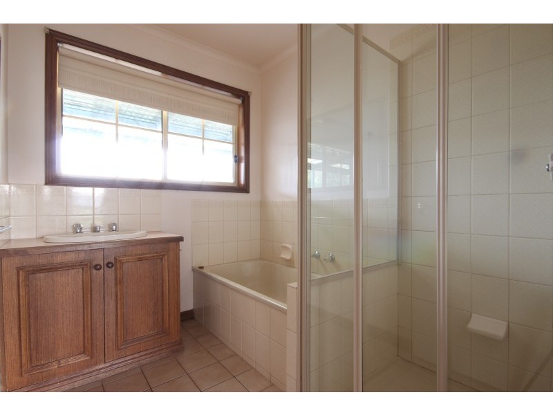 2 Shari Drive, Delacombe VIC 3356