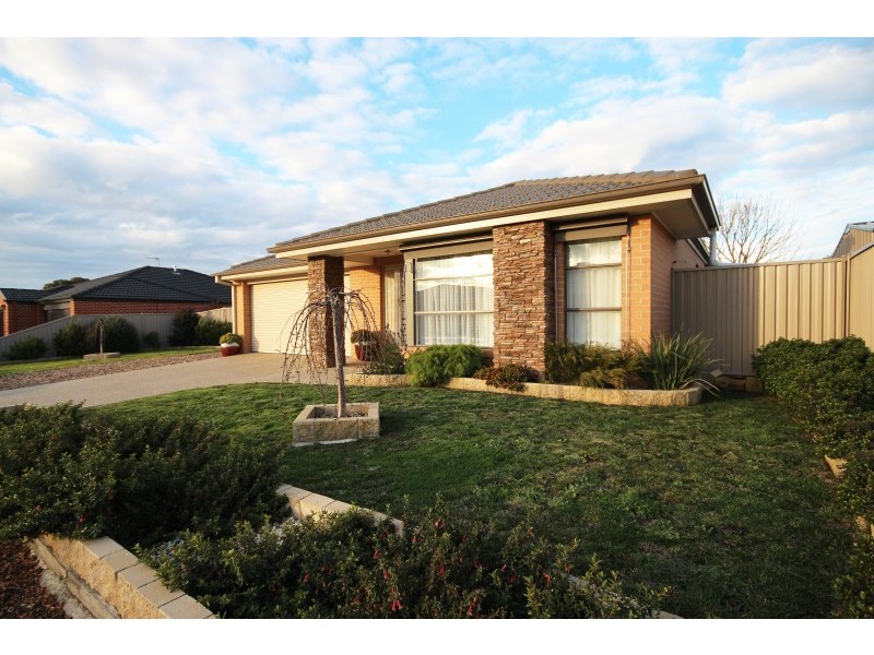 22 Grand Junction Drive, Miners Rest VIC 3352