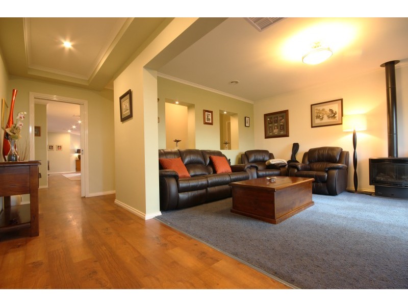 61 Clarke Street, Miners Rest VIC 3352