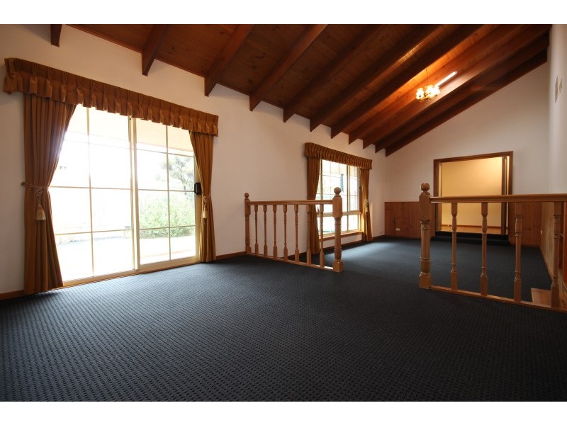 4 Hakea Court, Mount Helen VIC 3350