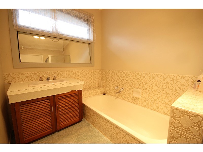 518 Gillies Street North, Wendouree VIC 3355