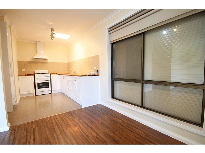 2/61 Grandview Grove, Wendouree VIC 3355