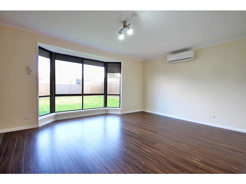 2/61 Grandview Grove, Wendouree VIC 3355