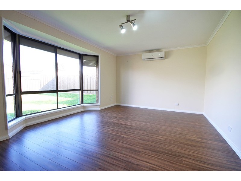 2/61 Grandview Grove, Wendouree VIC 3355