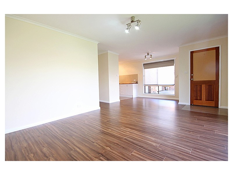 2/61 Grandview Grove, Wendouree VIC 3355