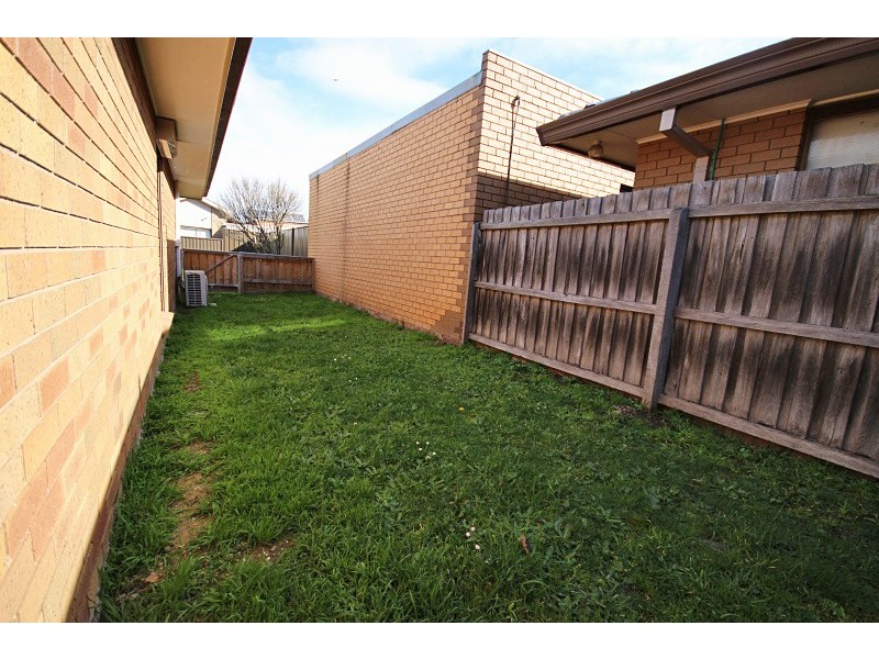 2/61 Grandview Grove, Wendouree VIC 3355