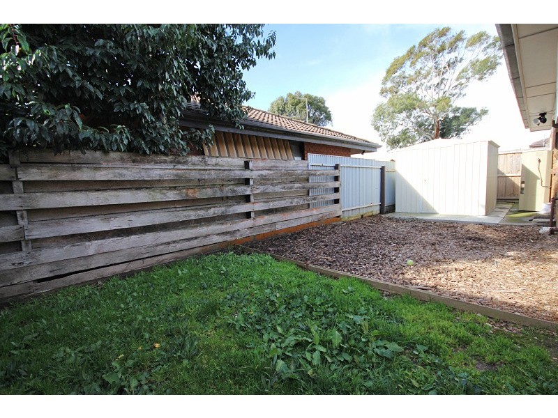 2/61 Grandview Grove, Wendouree VIC 3355