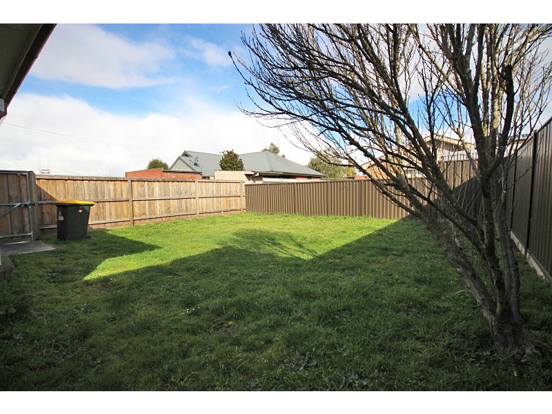 2/61 Grandview Grove, Wendouree VIC 3355