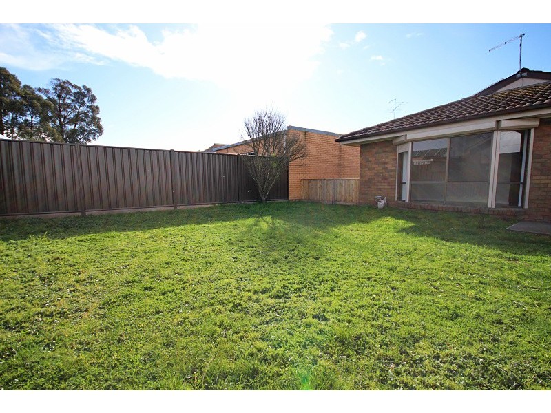 2/61 Grandview Grove, Wendouree VIC 3355