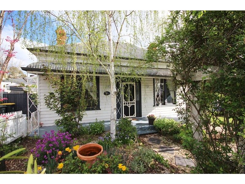 6 Napier Street, Black Hill VIC 3350