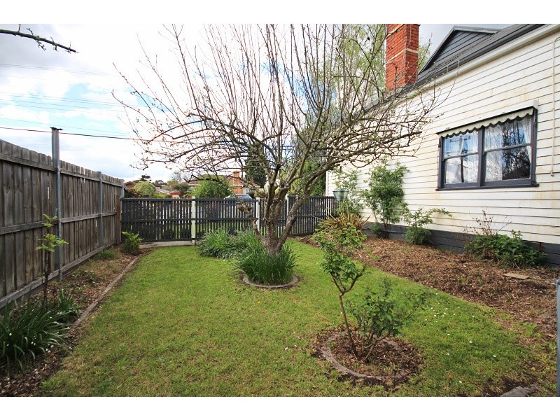 6 Napier Street, Black Hill VIC 3350