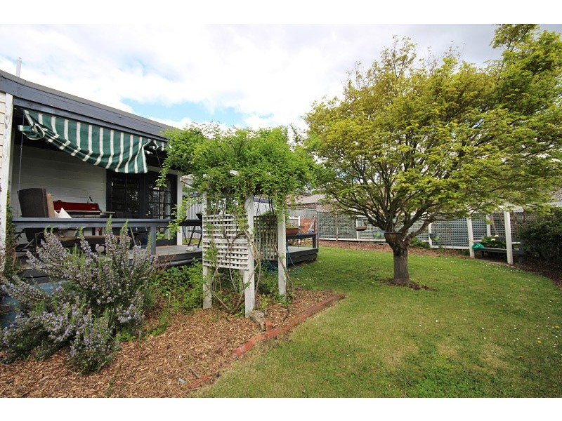 6 Napier Street, Black Hill VIC 3350