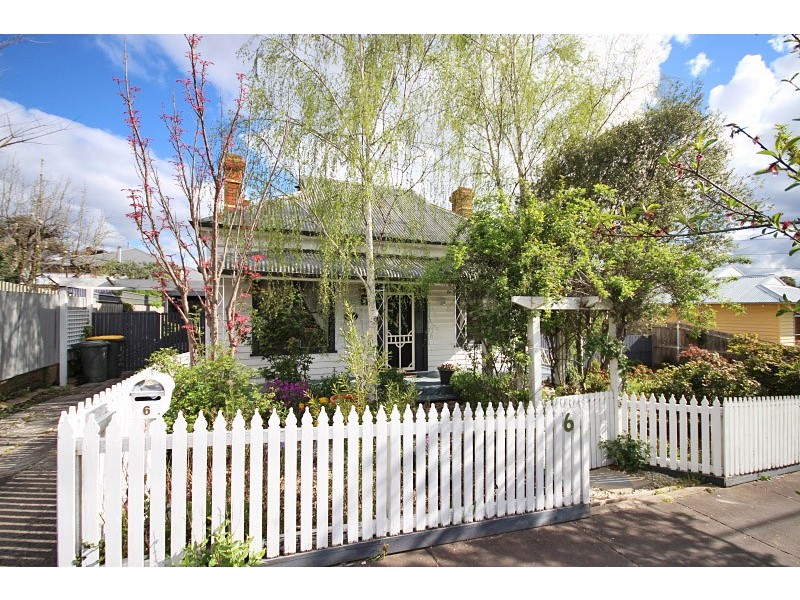 6 Napier Street, Black Hill VIC 3350