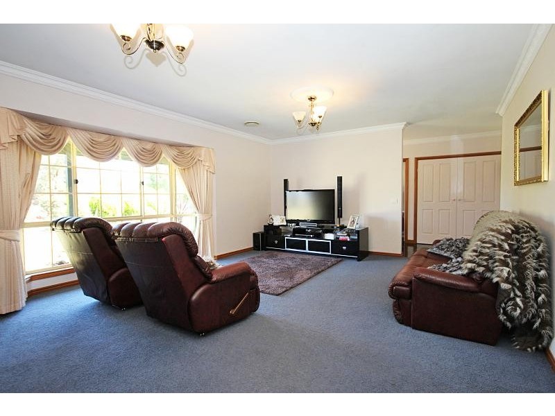 19 Parker Street, Miners Rest VIC 3352