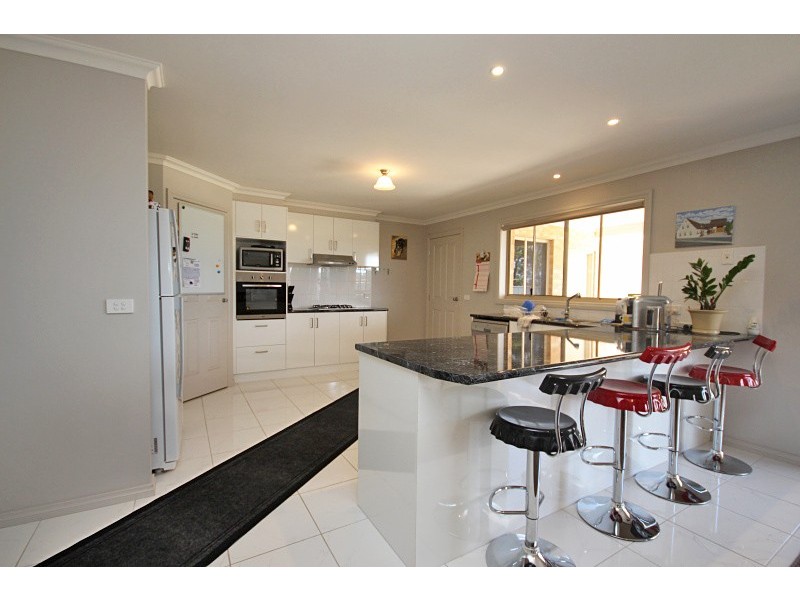 7 King George Way, Mitchell Park VIC 3352