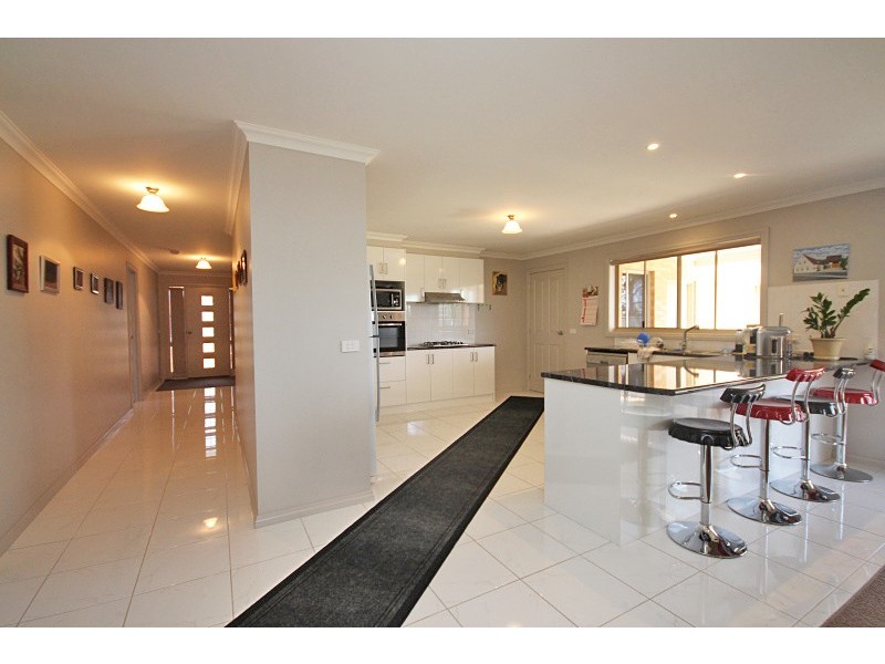 7 King George Way, Mitchell Park VIC 3352