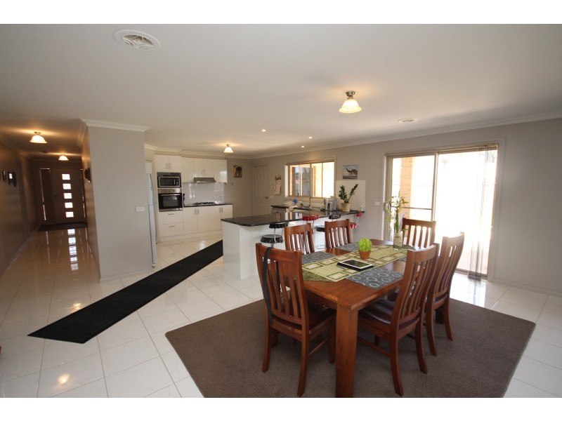 7 King George Way, Mitchell Park VIC 3352