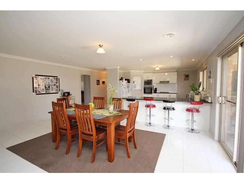 7 King George Way, Mitchell Park VIC 3352