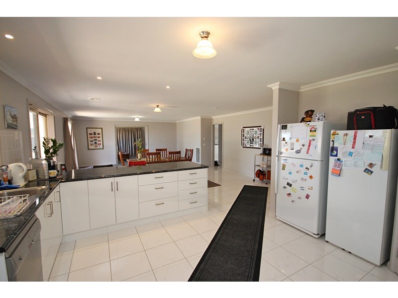7 King George Way, Mitchell Park VIC 3352
