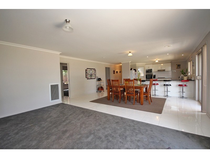 7 King George Way, Mitchell Park VIC 3352