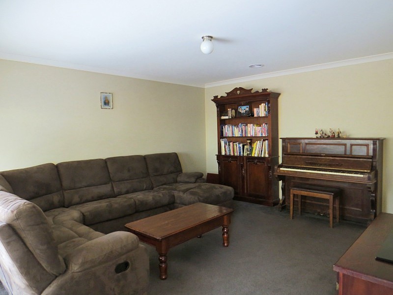 17 Oakbank Drive, Mount Helen VIC 3350