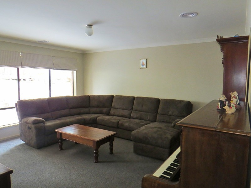 17 Oakbank Drive, Mount Helen VIC 3350